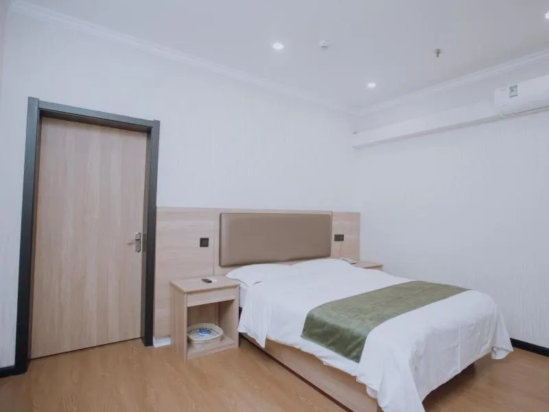 Bed in GreenTree Inn JiangSu HuaiAn North ChengDe Road East BeiJing Road Express Hotel