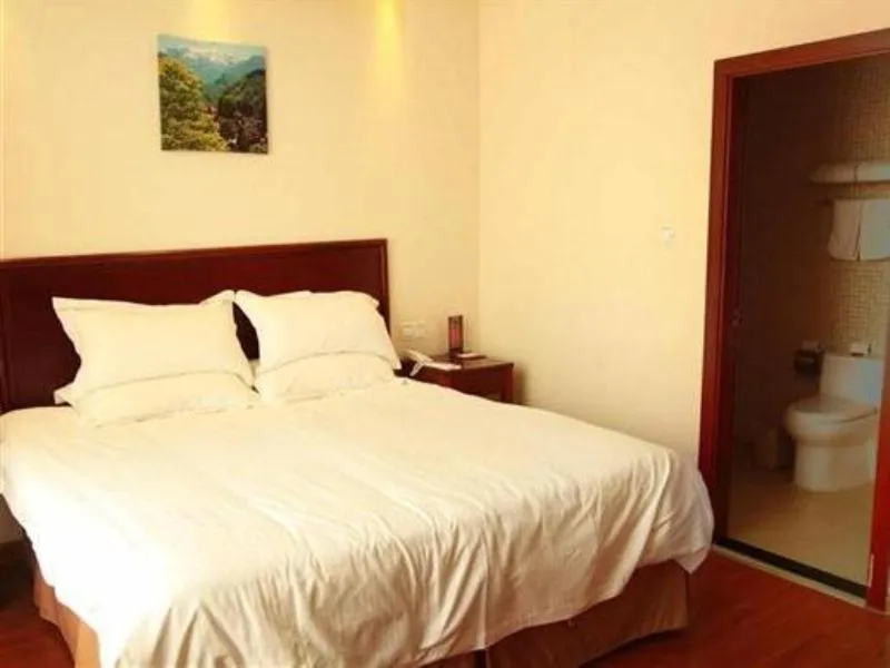 Bed in GreenTree Inn Jiangsu Taizhou Xinghua Anfeng Runan Garden Express Hotel