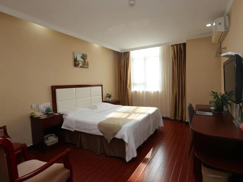 Bed in GreenTree Inn Jiangsu Suqian Sihong RenminS)Road Walking Street Express Hotel