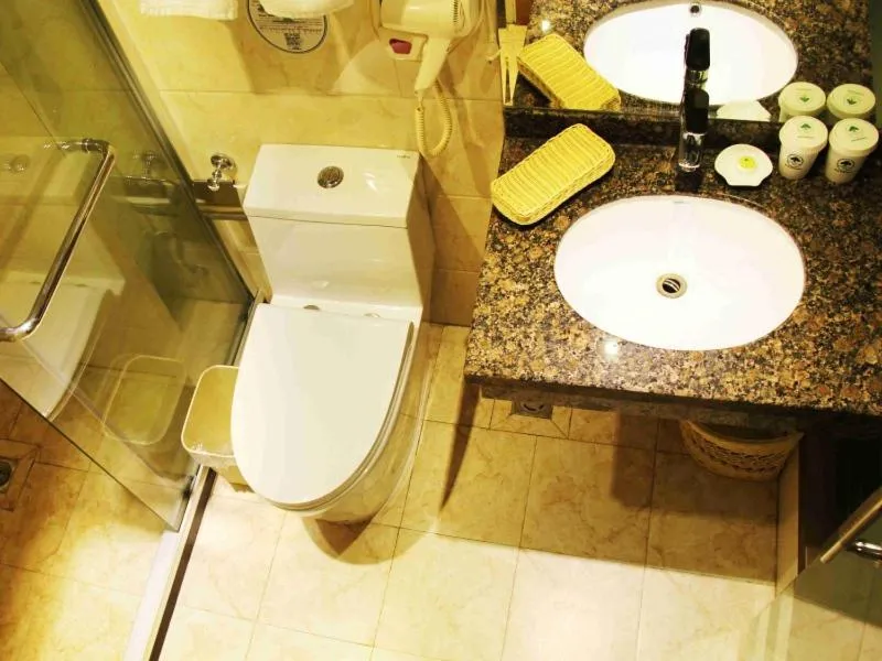 GreenTree Inn Shandong Qingdao Development District SDUST Express Hotel