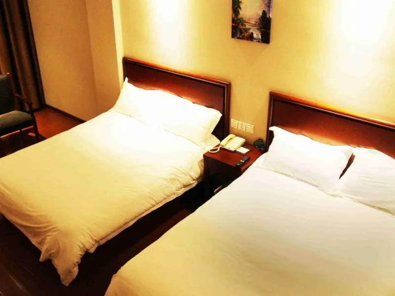Bed in GreenTree Inn Shandong Qingdao Development District SDUST Express Hotel