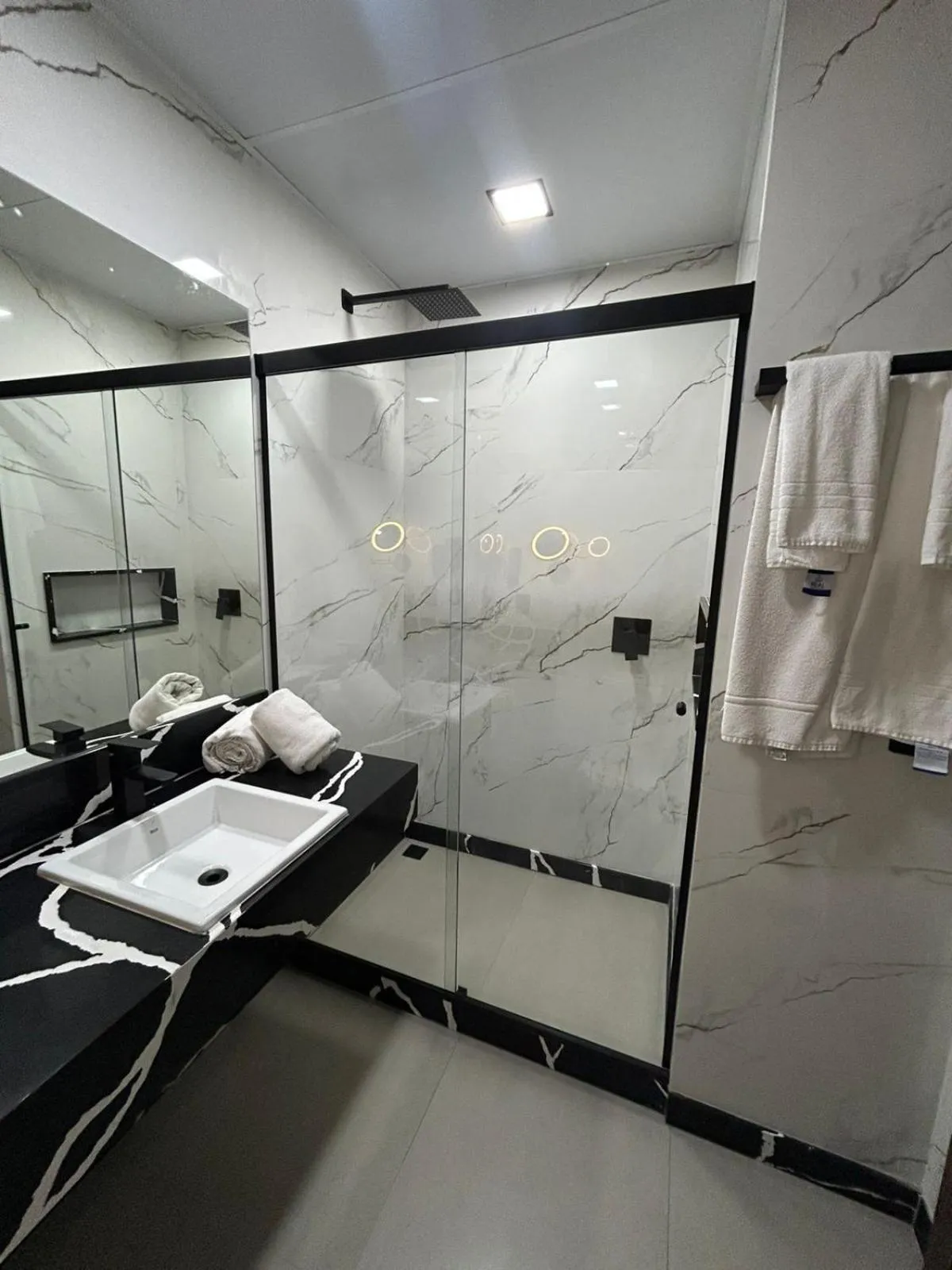 Shower, Bed in Real Palace Hotel