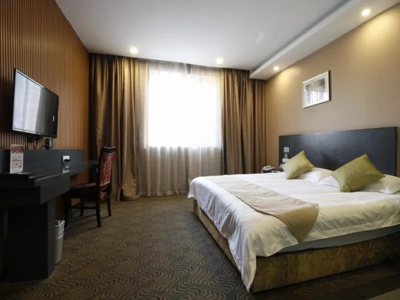 Bed in GreenTree Inn WenZhou LuCheng XiaoNanMen Express Hotel