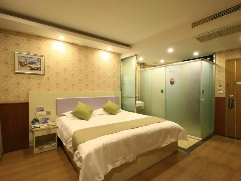 Bed in GreenTree Inn WenZhou LuCheng XiaoNanMen Express Hotel