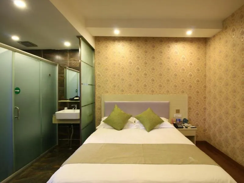 Bed in GreenTree Inn WenZhou LuCheng XiaoNanMen Express Hotel