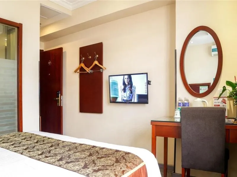 Bed in GreenTree Inn Guangdong Shenzhen Longhua New Area Longguan Rord Tianhong Express Hotel