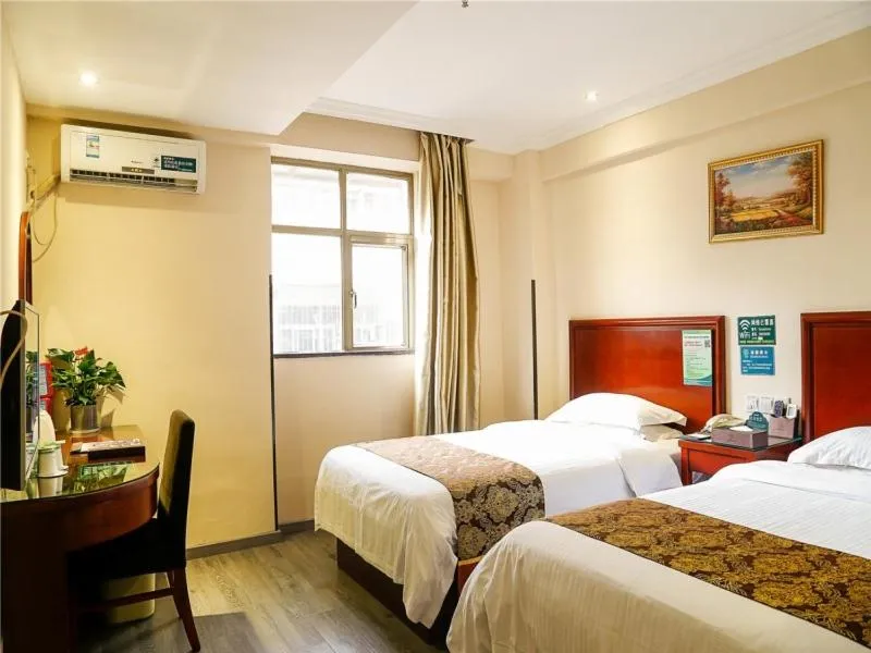 Bed in GreenTree Inn Guangdong Shenzhen Longhua New Area Longguan Rord Tianhong Express Hotel