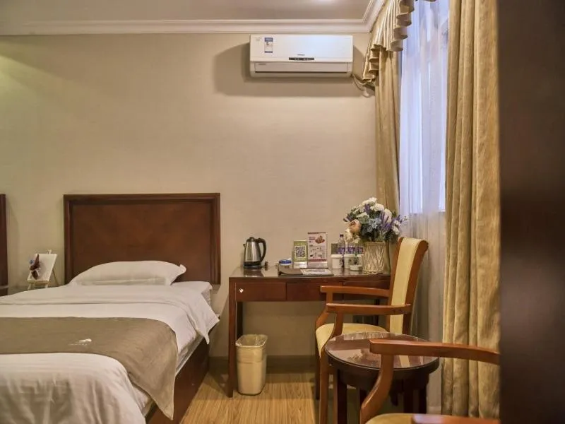 Bed in GreenTree Inn Guangdong Foshan Longjiang North Fenghua Road Express Hotel