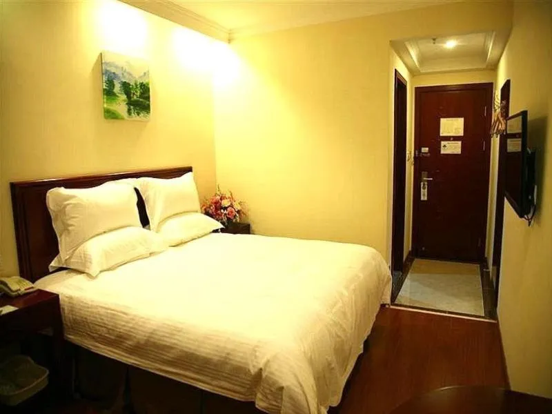 Bed in GreenTree Inn Beijing Beiqijia Litang Road Express Hotel