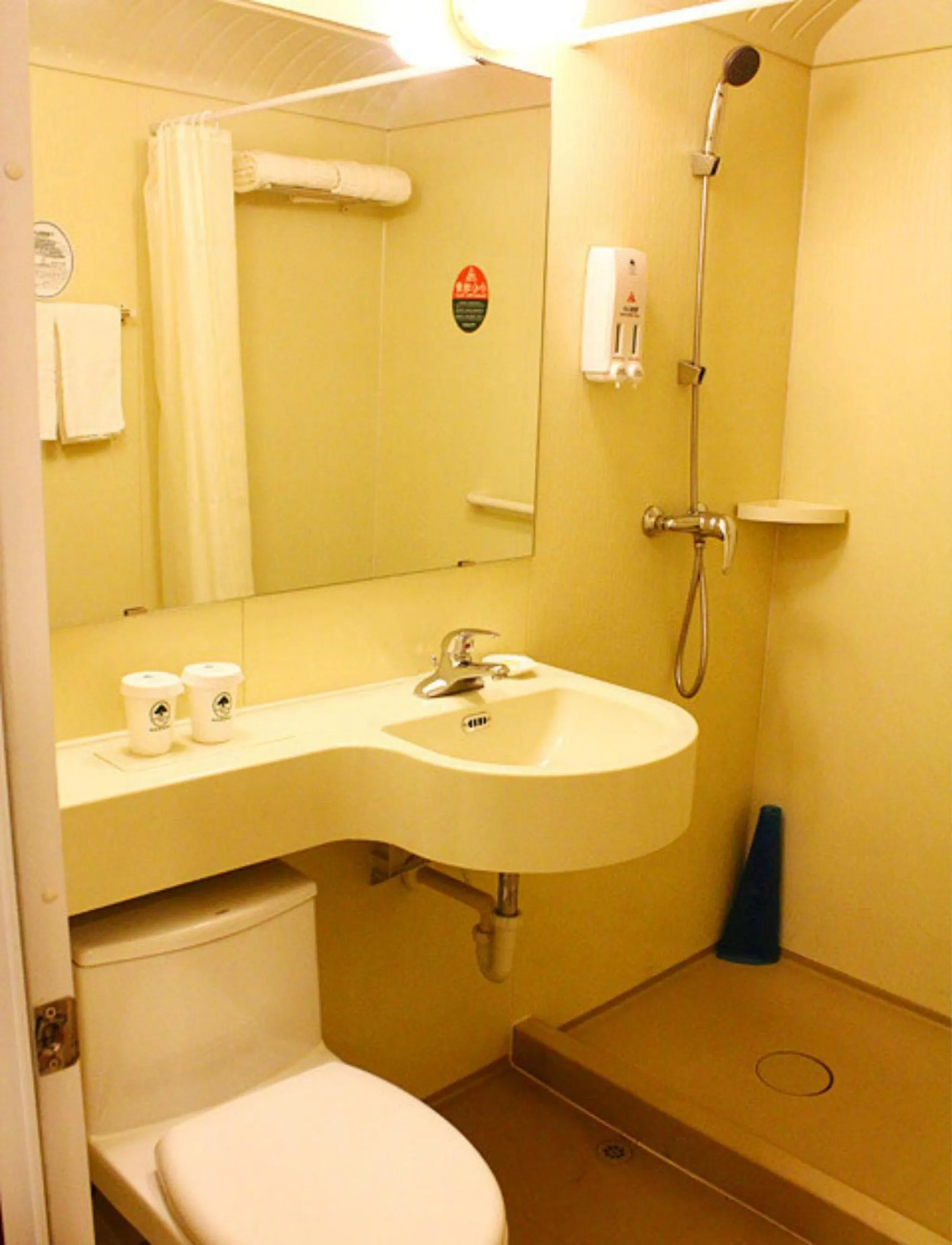 Toilet in GreenTree Inn Beijing Miyun District West Bridge Road Haiyi Manor Express Hotel