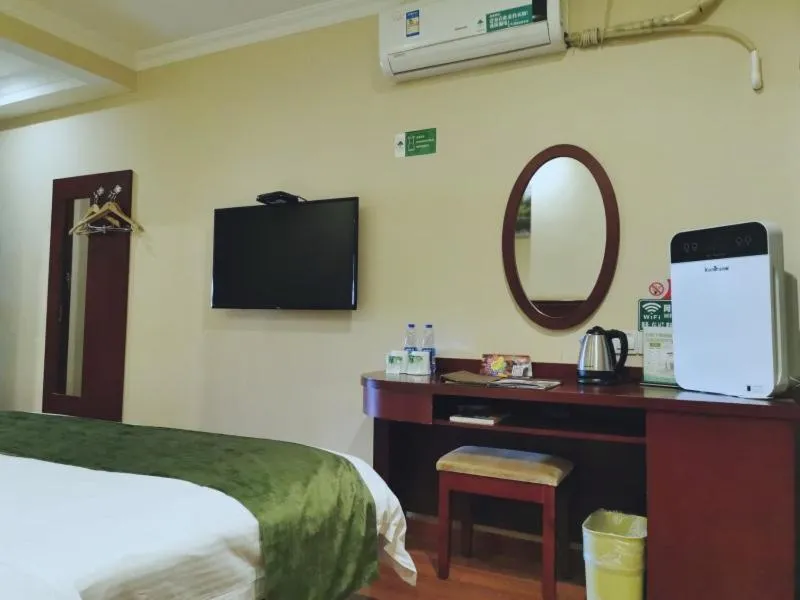 Bed in GreenTree Inn ShangHai Car Piers Studio Express Hotel