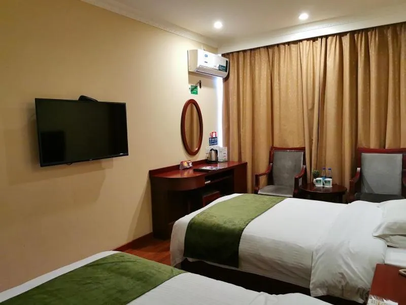 Bed in GreenTree Inn ShangHai Car Piers Studio Express Hotel