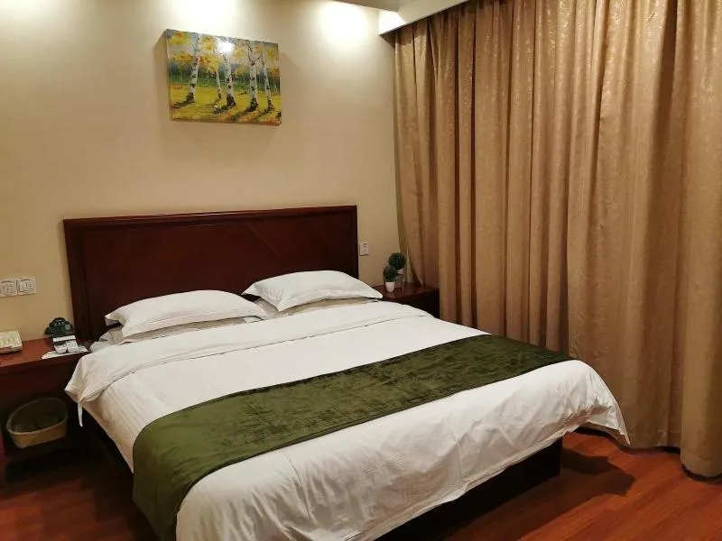 Bed in GreenTree Inn ShangHai Car Piers Studio Express Hotel