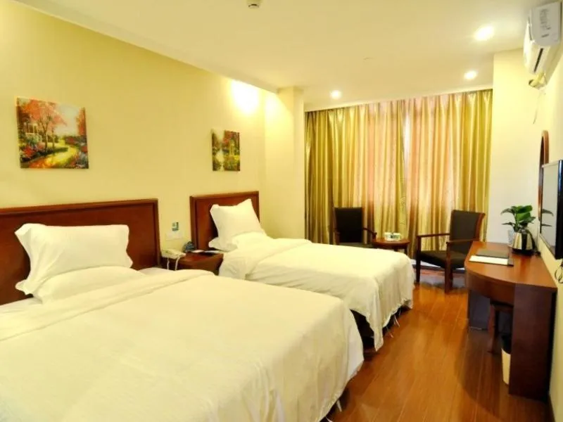 Bed in GreenTree Inn ShangHai South JiangYang Road South ChangJiang Road Express Hotel