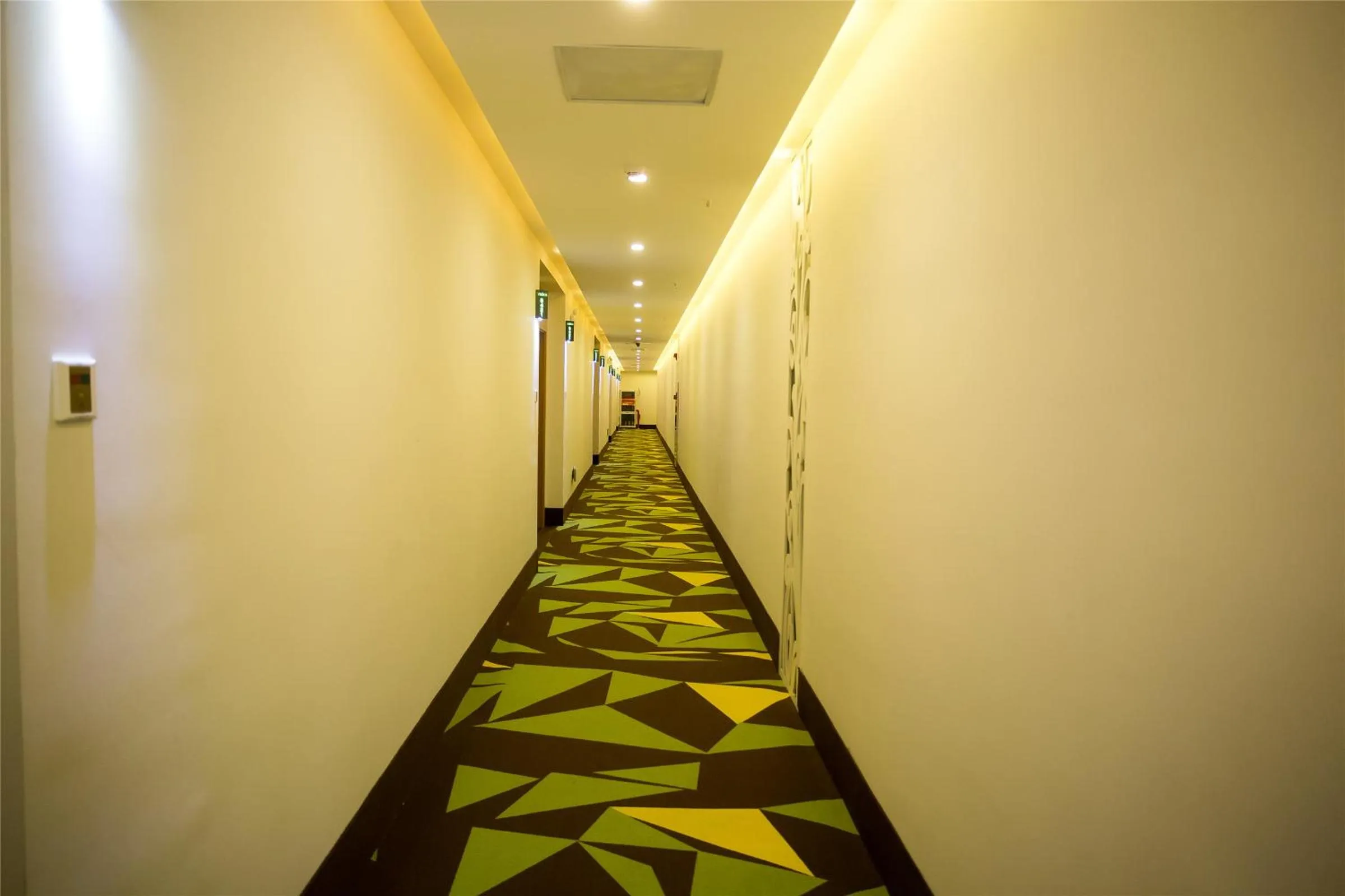 Bedroom in Vatica TianJin NanKai Hardware Market West JieYuan Road Hotel