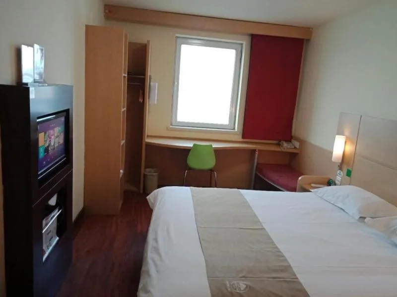 Bed in GreenTree Inn Tianjin Dagang Shihua Road Hotel