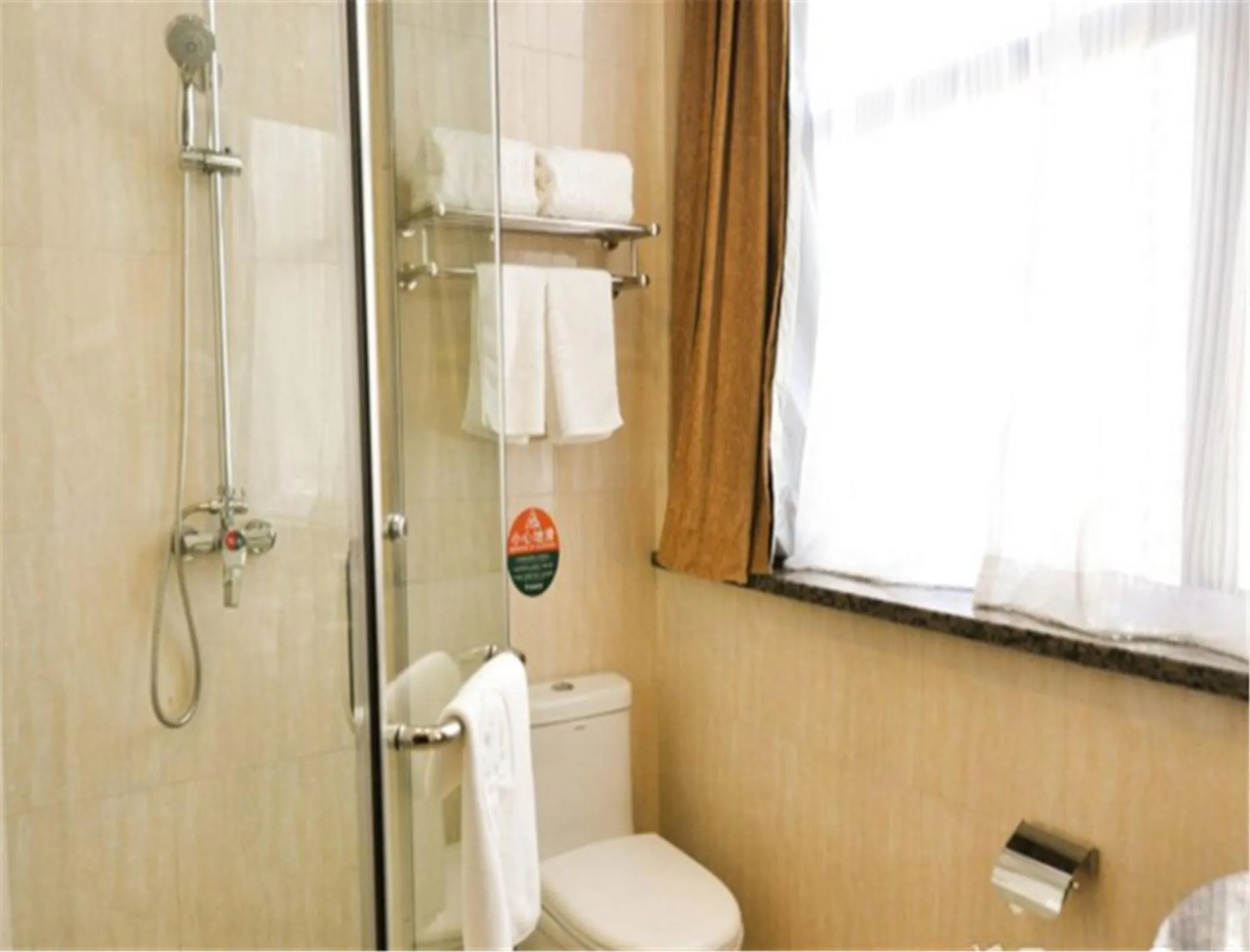 Bathroom in GreenTree Inn HeBei ChengDe Railway Station Southeast ChengDe Century City Business Hotel
