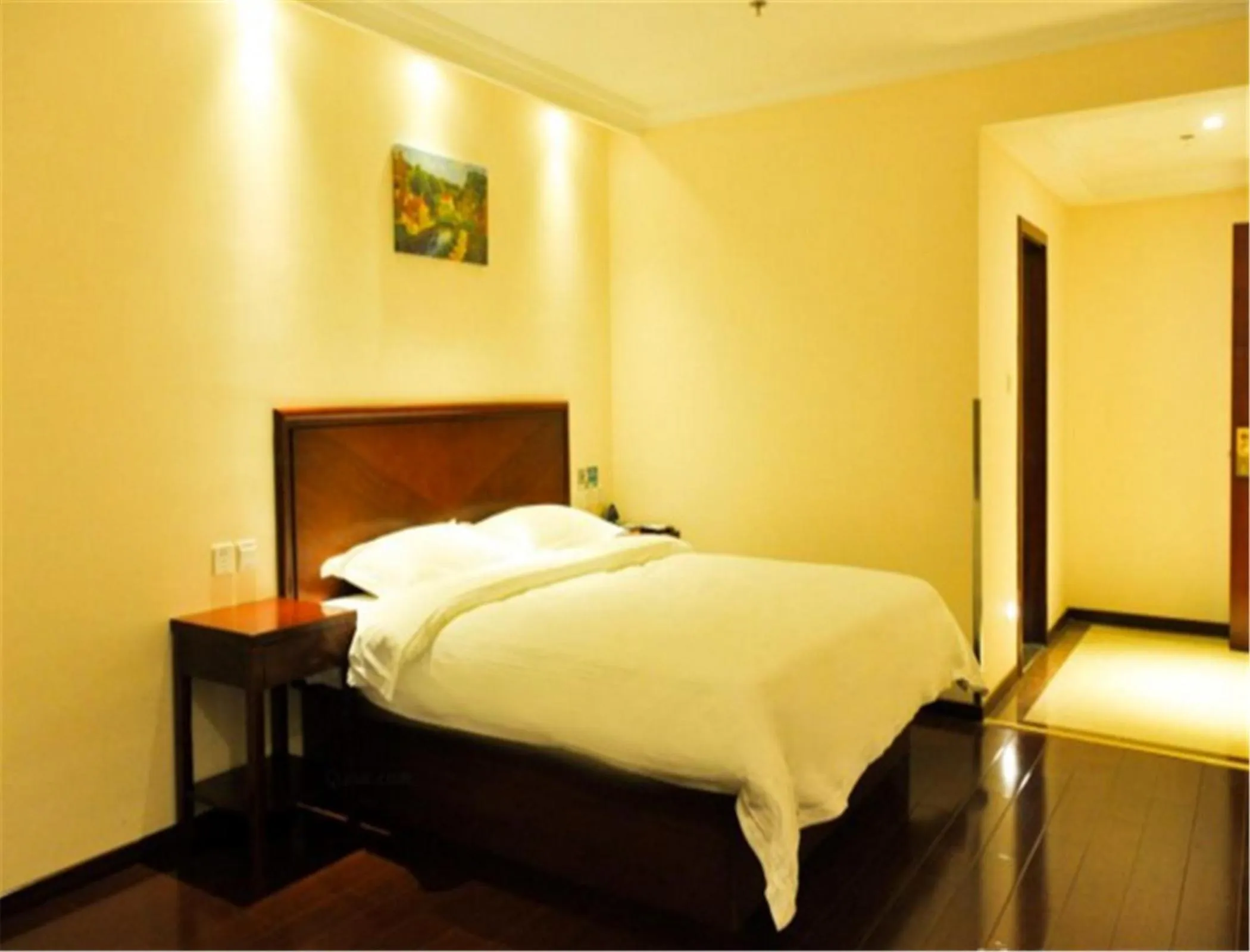 Bed in GreenTree Inn HeBei ChengDe Railway Station Southeast ChengDe Century City Business Hotel