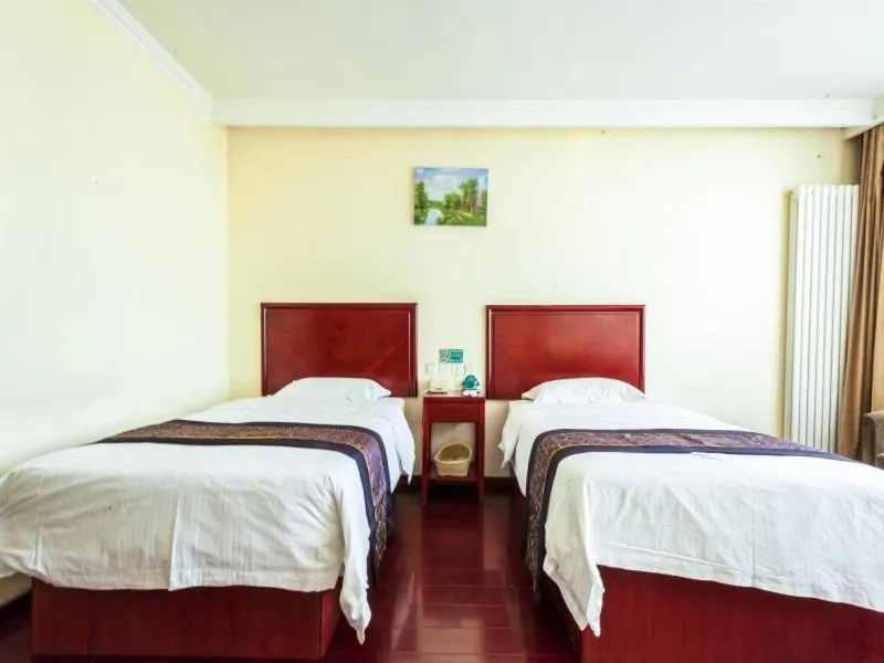 Bed in GreenTree Inn HeBei ChengDe Railway Station Southeast ChengDe Century City Business Hotel