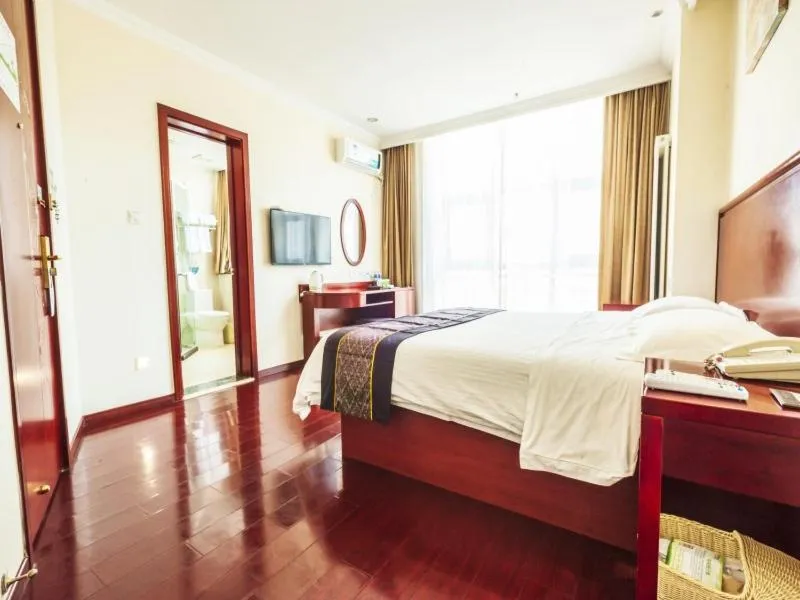 Bed in GreenTree Inn HeBei ChengDe Railway Station Southeast ChengDe Century City Business Hotel