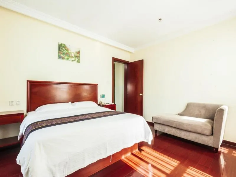 Bed in GreenTree Inn HeBei ChengDe Railway Station Southeast ChengDe Century City Business Hotel
