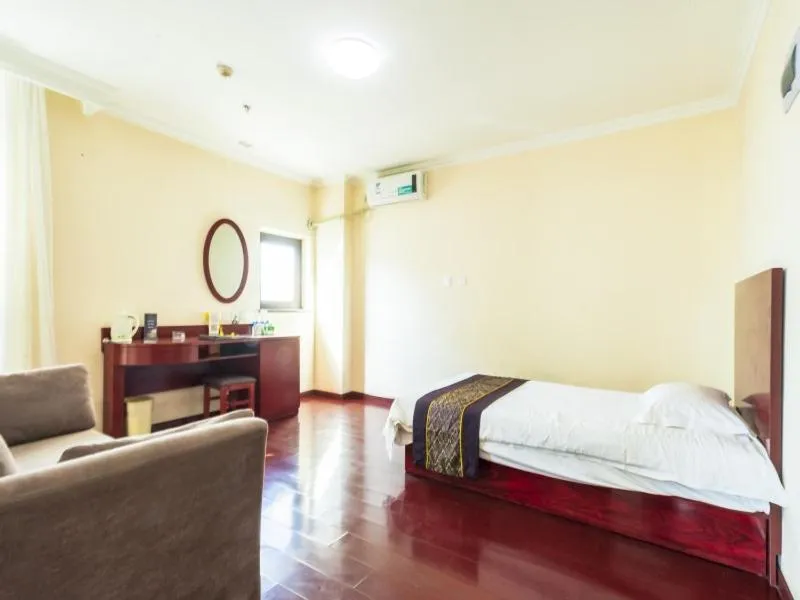 Bed in GreenTree Inn HeBei ChengDe Railway Station Southeast ChengDe Century City Business Hotel