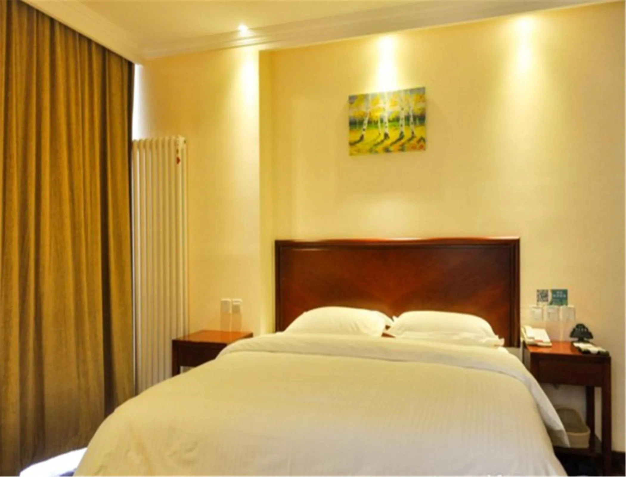 Bed in GreenTree Inn HeBei ChengDe Railway Station Southeast ChengDe Century City Business Hotel