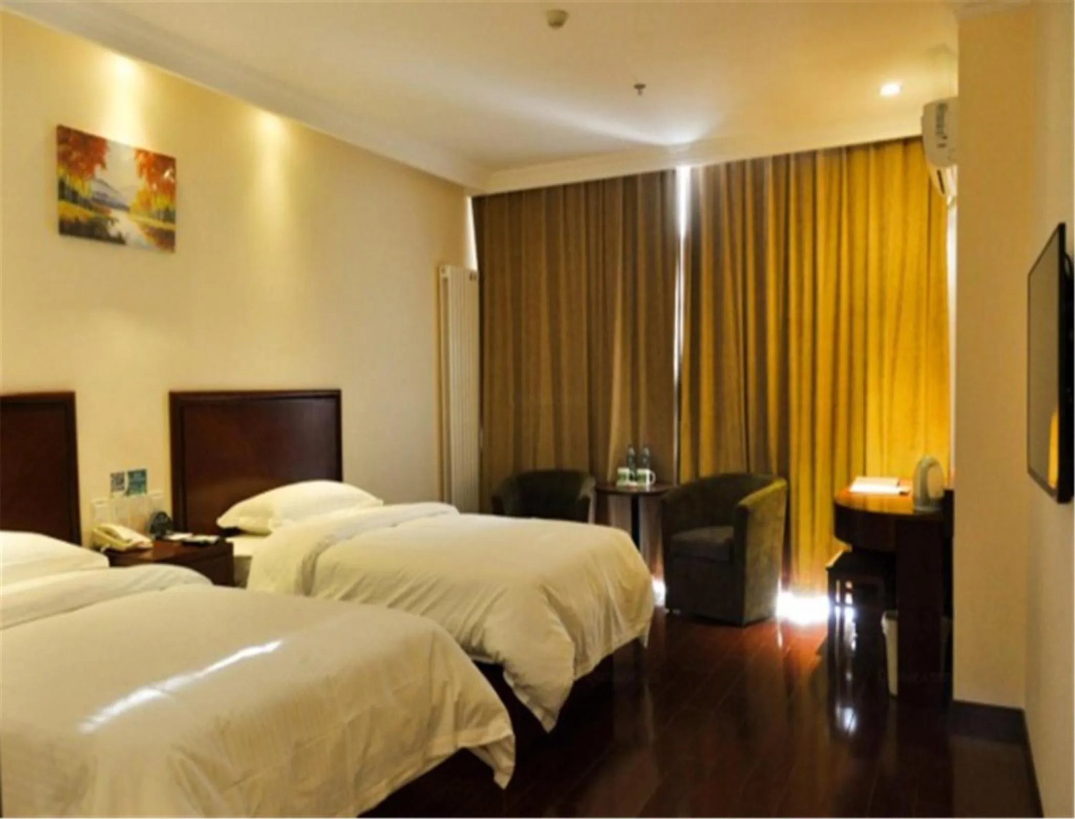 Bed in GreenTree Inn HeBei ChengDe Railway Station Southeast ChengDe Century City Business Hotel