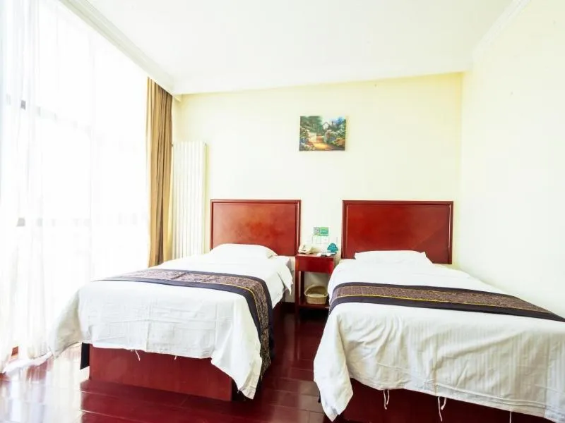 Bed in GreenTree Inn HeBei ChengDe Railway Station Southeast ChengDe Century City Business Hotel