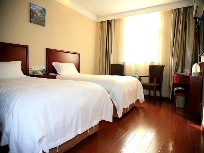 Bed in GreenTree Inn HeBei QinHuangDao ChangLi County MinSheng Road Walking Street Express Hotel