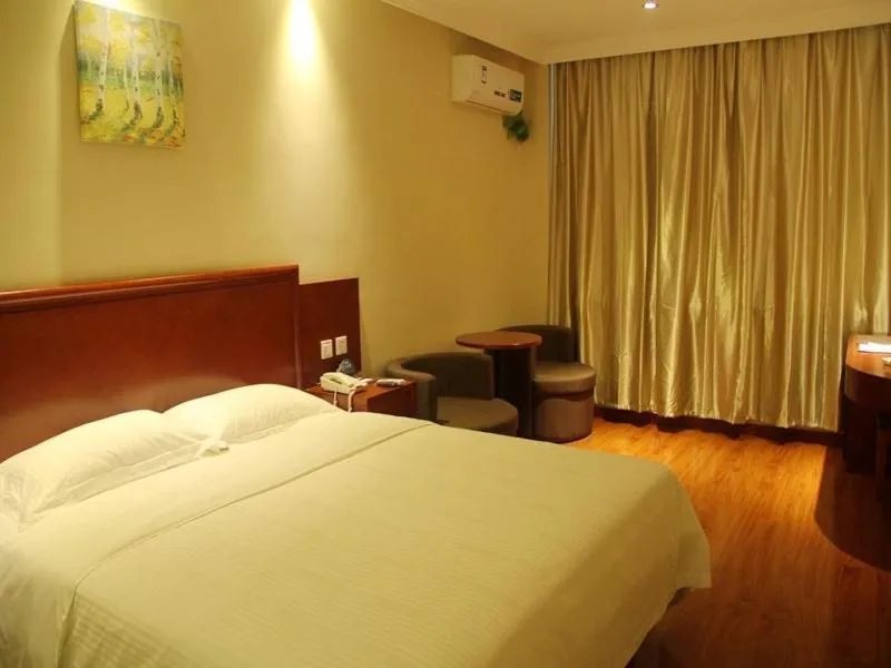 Bed in GreenTree Inn HeBei QinHuangDao ChangLi County MinSheng Road Walking Street Express Hotel