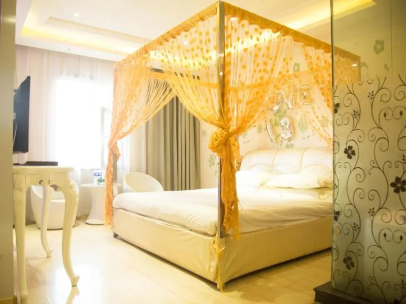 Bed in GreenTree Inn ShanXi LuLiang FengShan Road Central Park Express Hotel