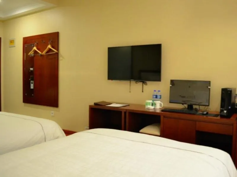 Bed in GreenTree Inn ShanXi LuLiang FengShan Road Central Park Express Hotel
