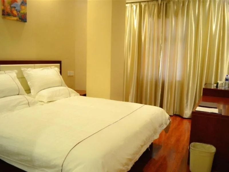 Bed in GreenTree Inn ShanXi LuLiang FengShan Road Central Park Express Hotel