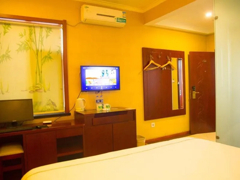 Bed in GreenTree Inn ShanXi LuLiang FengShan Road Central Park Express Hotel