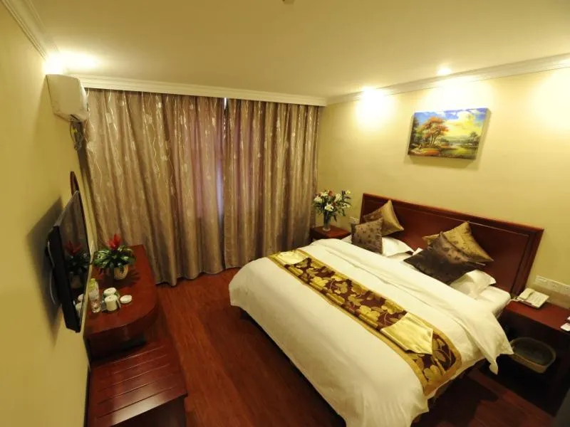 Bed in GreenTree Inn ShanDong YanTai Development Zone International Airport Shell Hotel