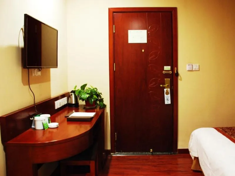 Bed in GreenTree Inn ShanDong WeiFang LinQu ZhanQian Road LuChuan Business Hotel