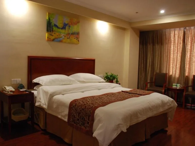 Bed in GreenTree Inn ShanDong WeiFang LinQu ZhanQian Road LuChuan Business Hotel