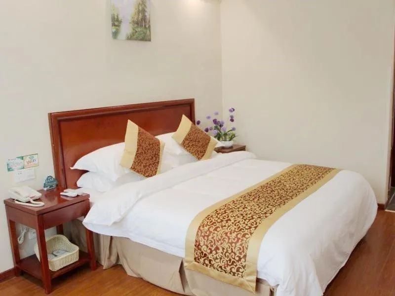 Bed in GreenTree Inn ShanDong JiNing ZouCheng ChangPingShan Road ChangPing Garden Express Hotel