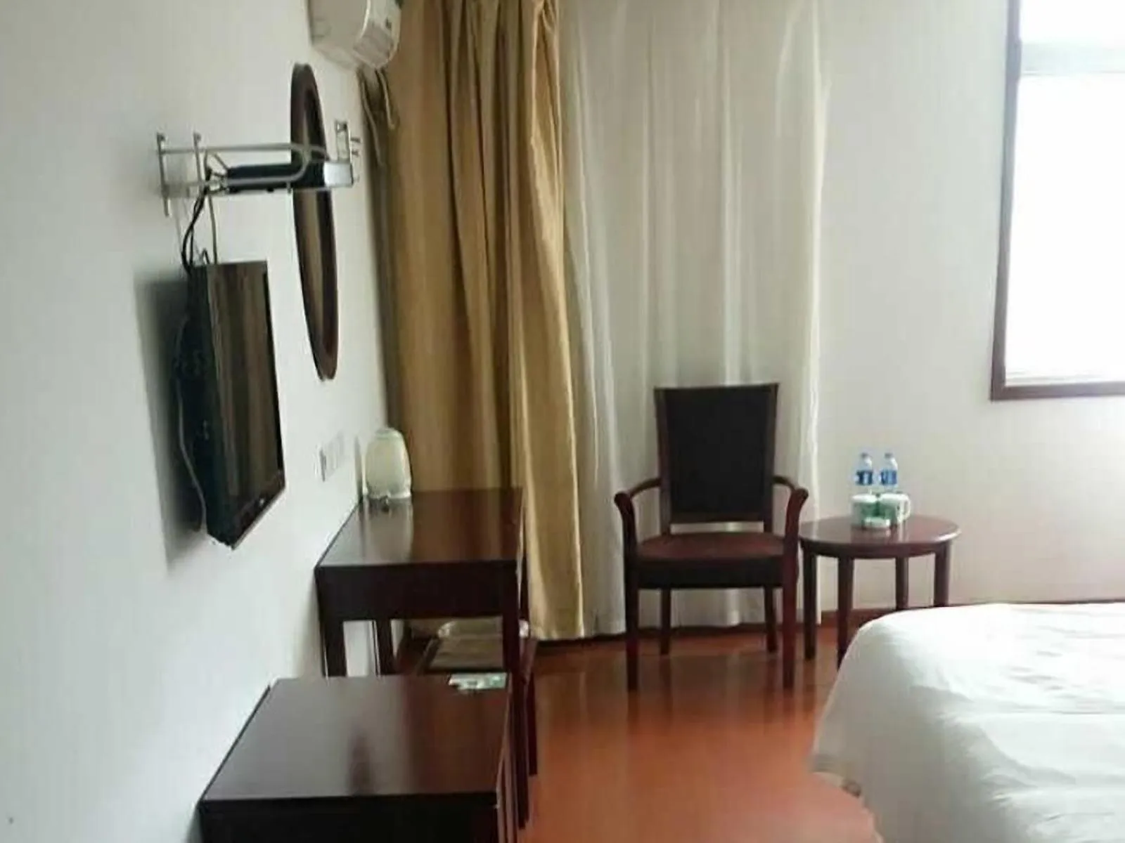 Bed in GreenTree Inn Anhui Huainan Liulizhan Express Hotel