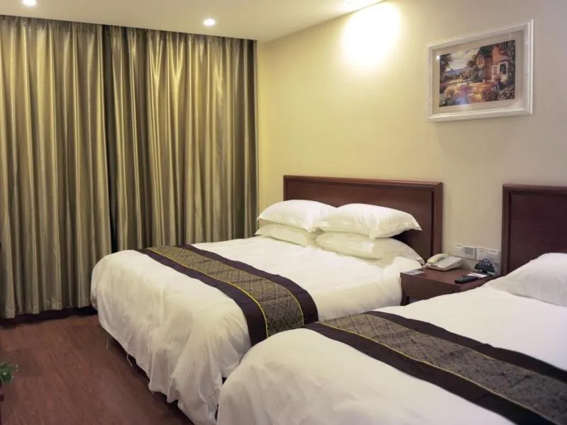 Bed in GreenTree Inn ShanDong LiaoCheng YangGu HuangShan Road ShiZiLou Express Hotel