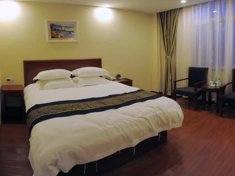 Bed in GreenTree Inn ShanDong LiaoCheng YangGu HuangShan Road ShiZiLou Express Hotel