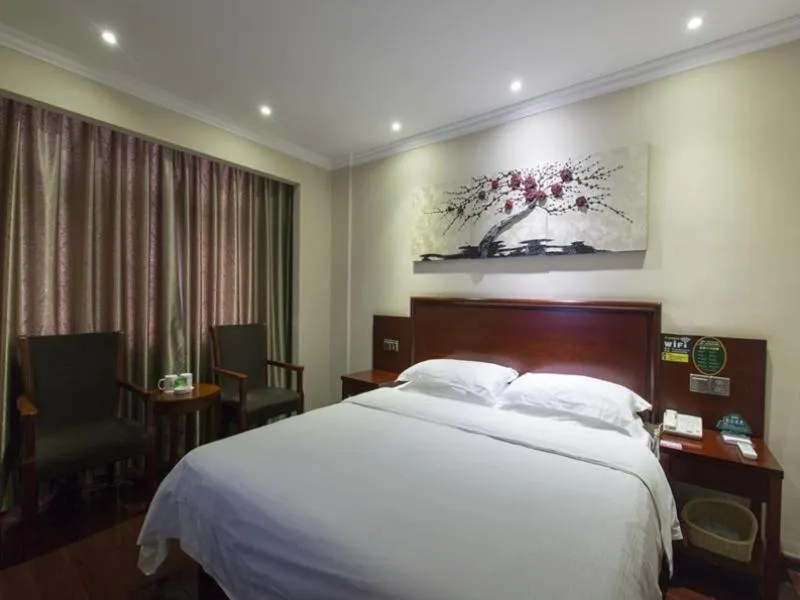 Bed in GreenTree Inn Jiangxi Yingtan Railway Station Square Business Hotel