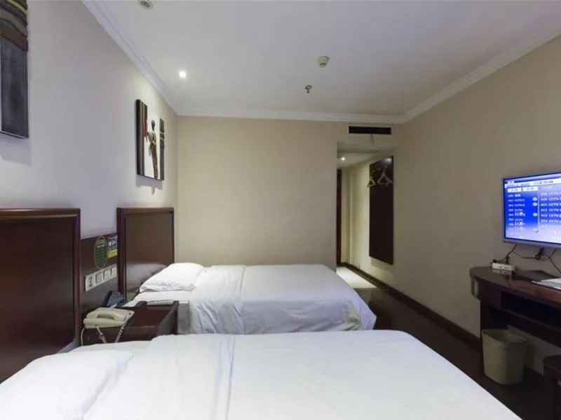 Bed in GreenTree Inn Jiangxi Yingtan Railway Station Square Business Hotel