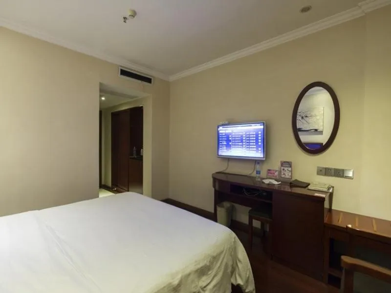 Bed in GreenTree Inn Jiangxi Yingtan Railway Station Square Business Hotel