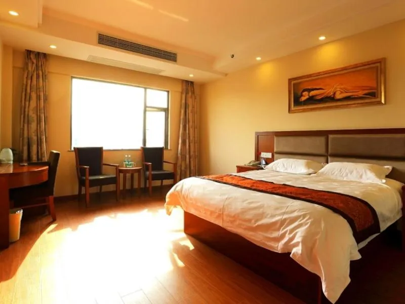 Bed in GreenTree Inn JiangXi JiuJiang Railway Station Front HongXiang Business Hotel