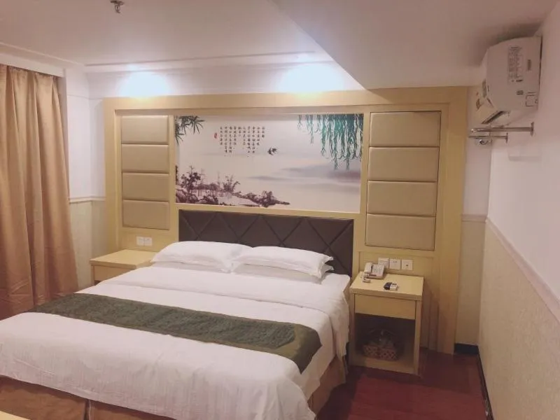 Bed in GreenTree Inn AnHui HuangShan She County HuiZhou Ancient City Middle HuangShan Road Business Hotel