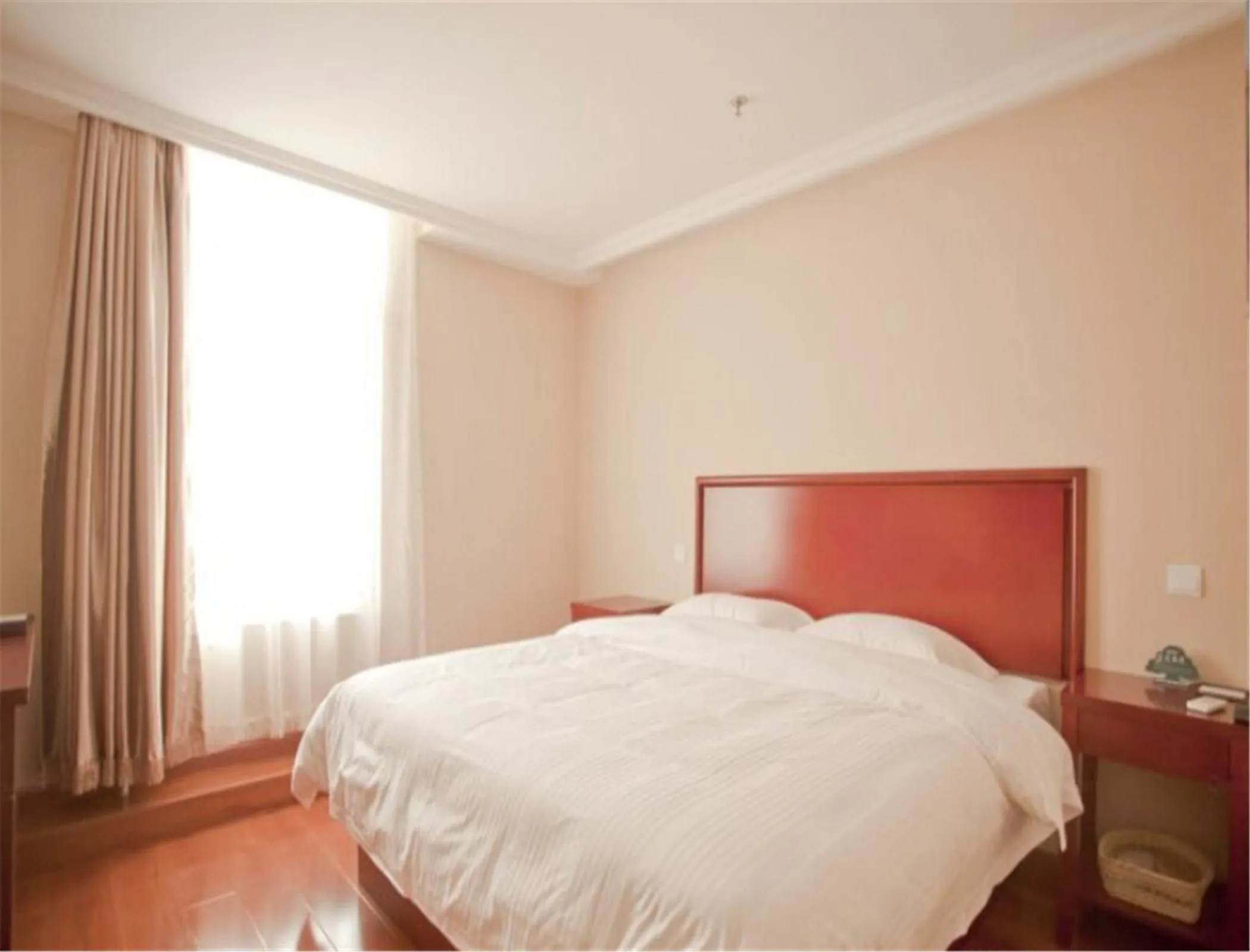 Photo of the whole room, Bed in GreenTree Inn Liaoning Dalian Railway Station South Shengli Square Express Hotel