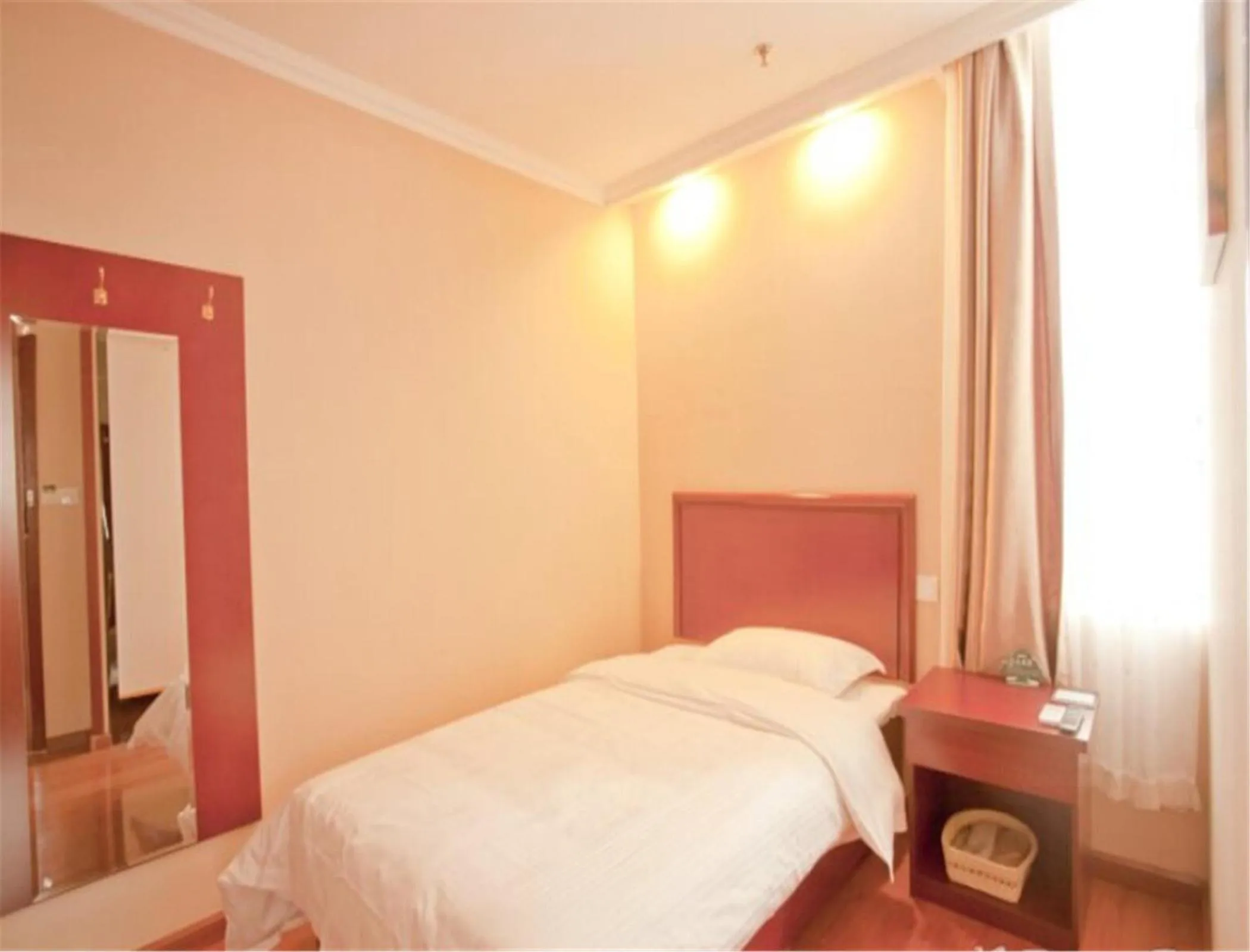 Photo of the whole room, Bed in GreenTree Inn Liaoning Dalian Railway Station South Shengli Square Express Hotel