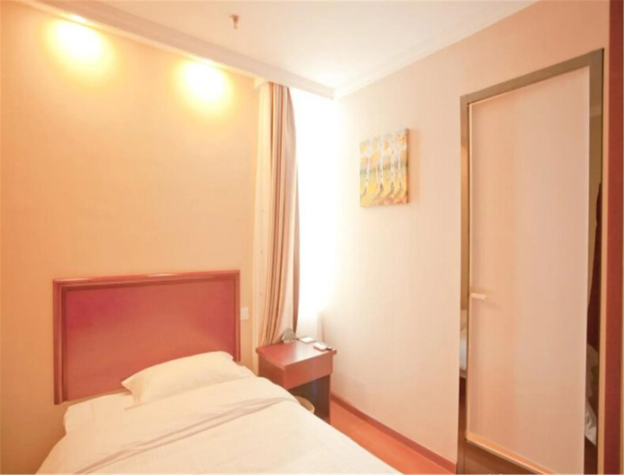 Photo of the whole room, Bed in GreenTree Inn Liaoning Dalian Railway Station South Shengli Square Express Hotel